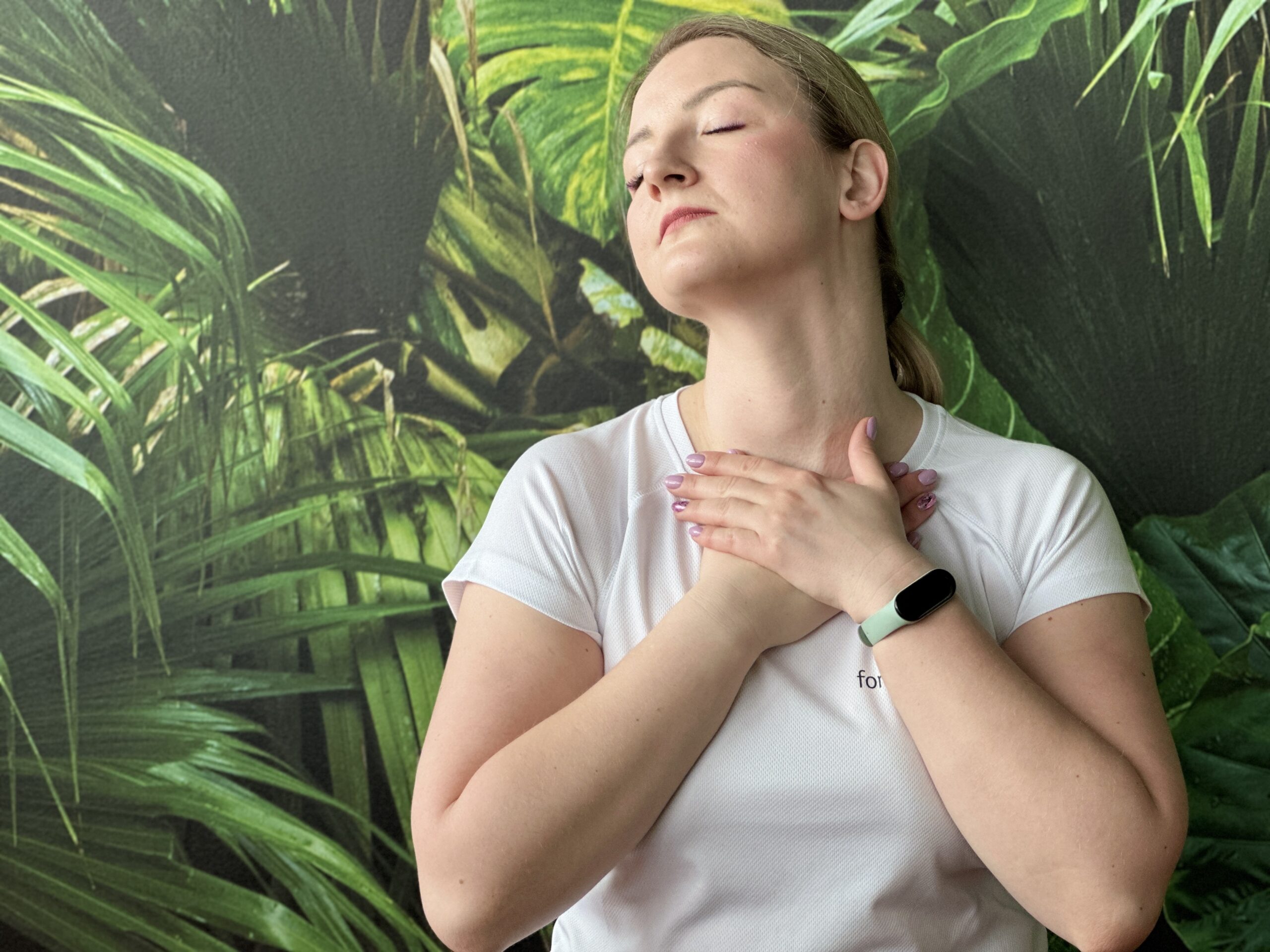 ćwiczenia na ból karku z fizjoterapeutką w biurze For Good Health